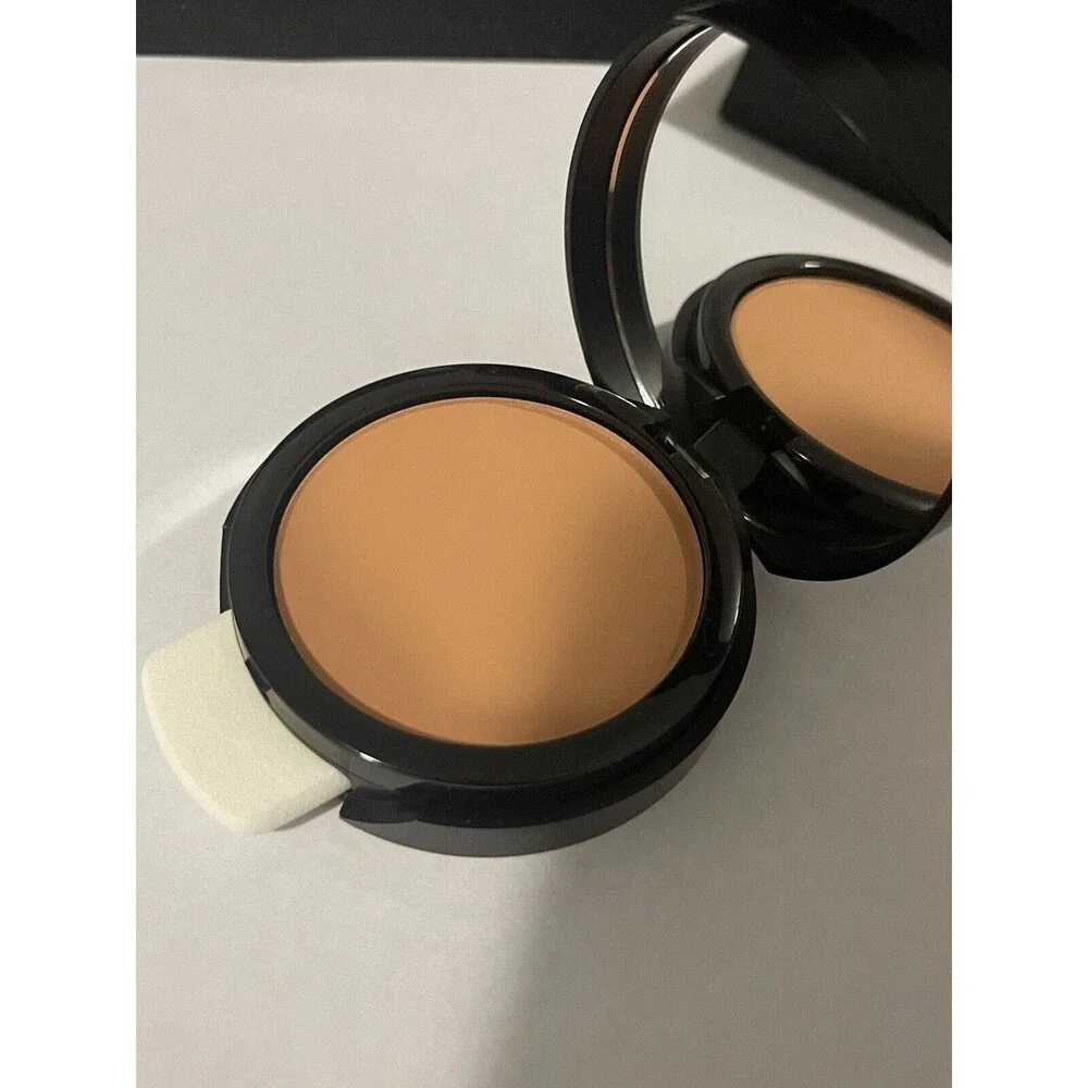 New in box younique pressed powder in charmeuse